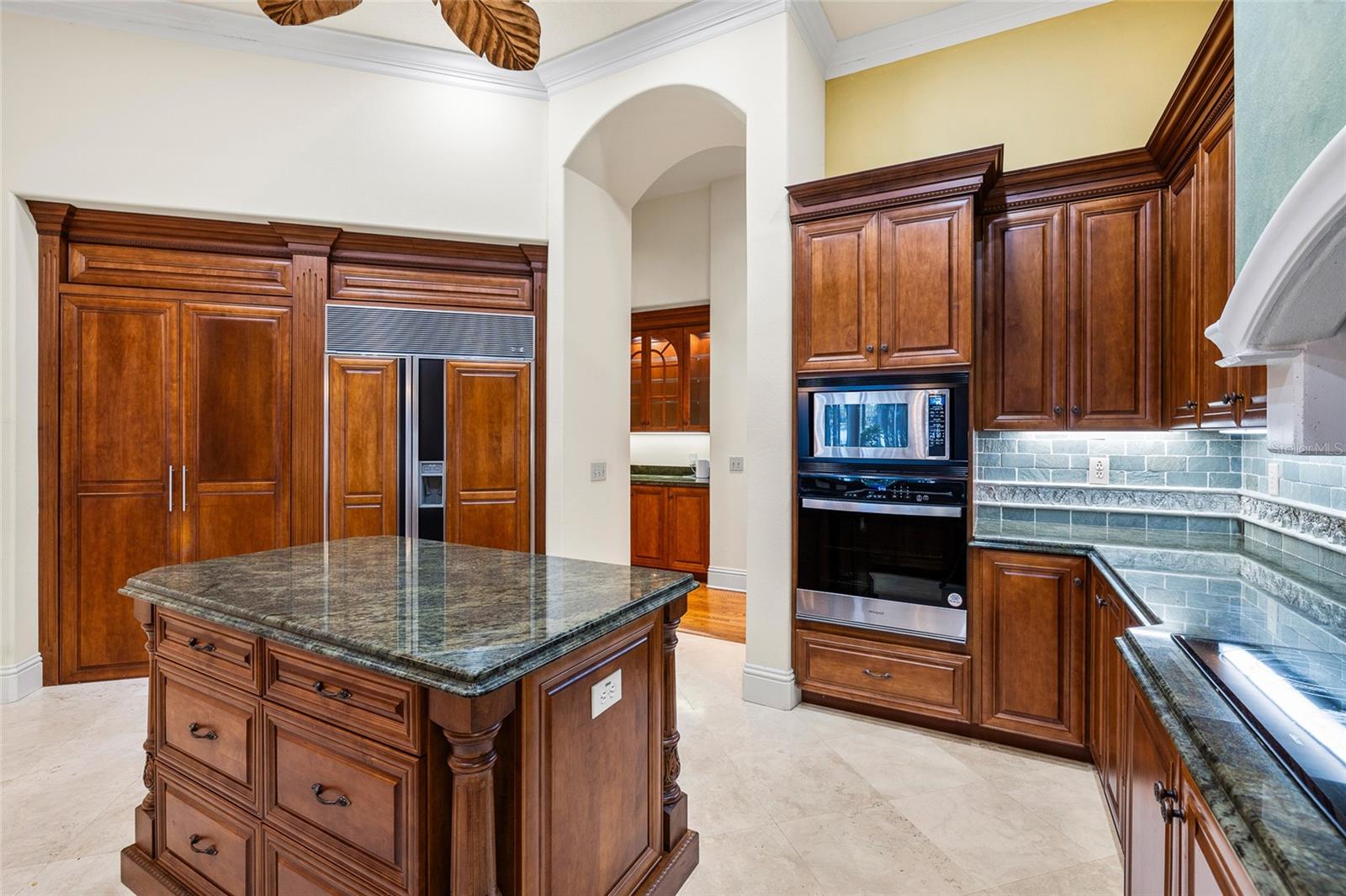 6800 WISTERIA LOOP