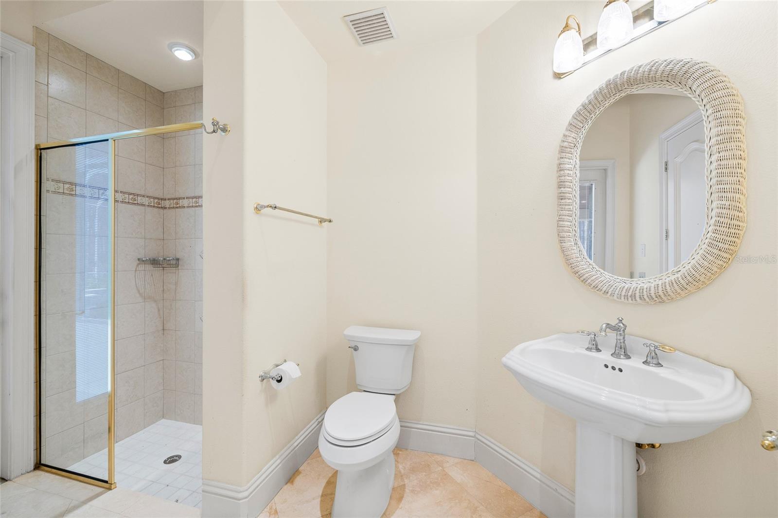 6800 WISTERIA LOOP