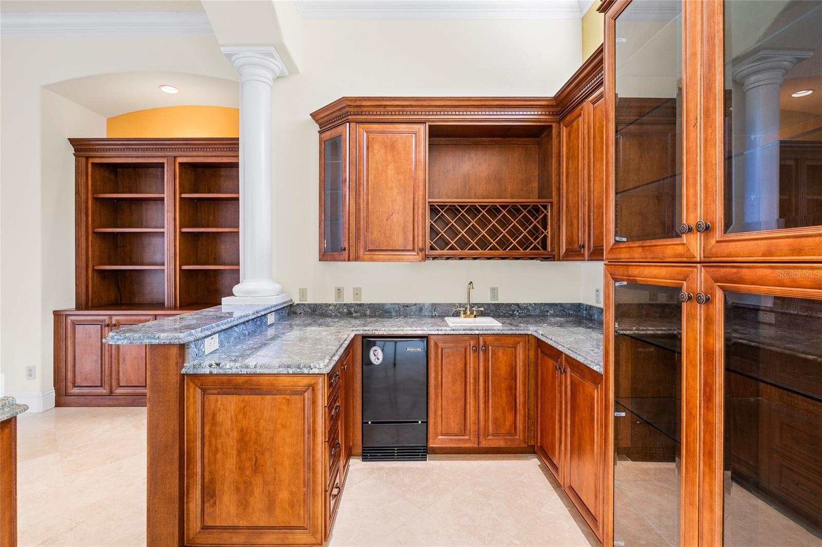 6800 WISTERIA LOOP