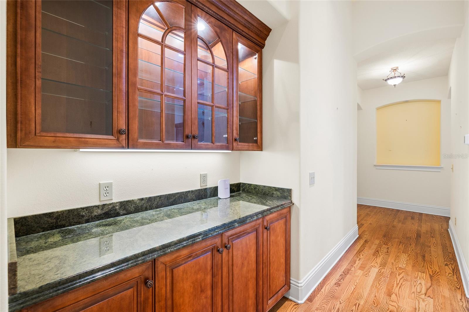 6800 WISTERIA LOOP