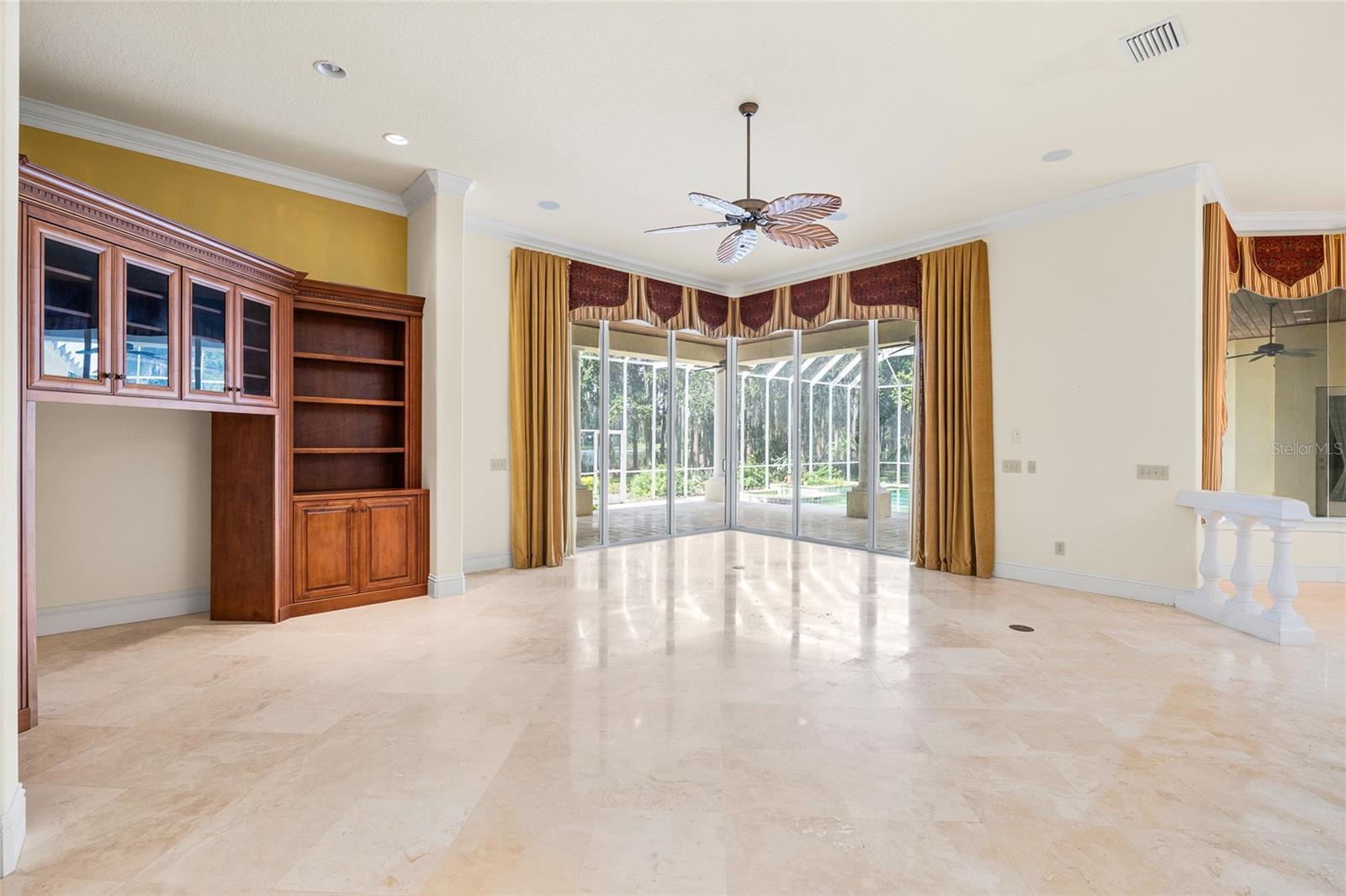 6800 WISTERIA LOOP