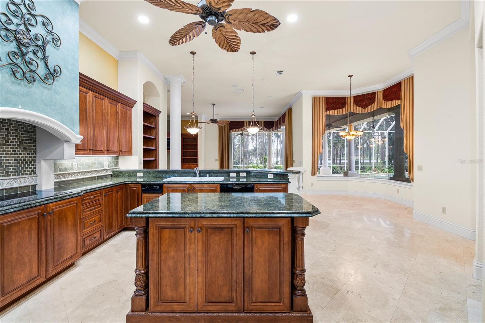 6800 WISTERIA LOOP