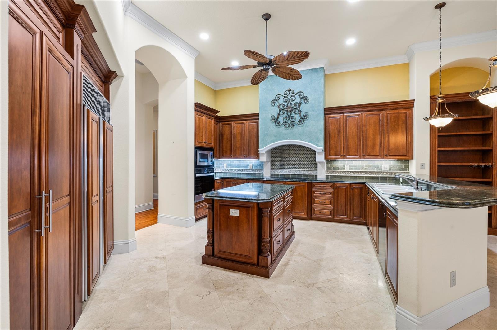 6800 WISTERIA LOOP