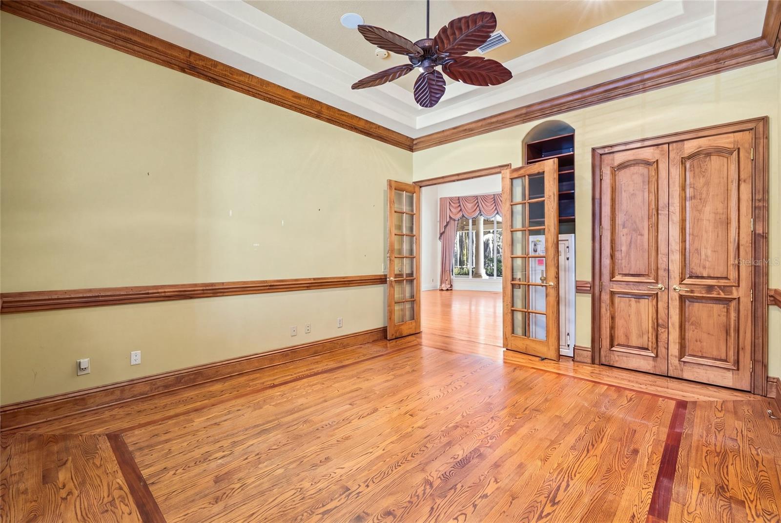 6800 WISTERIA LOOP