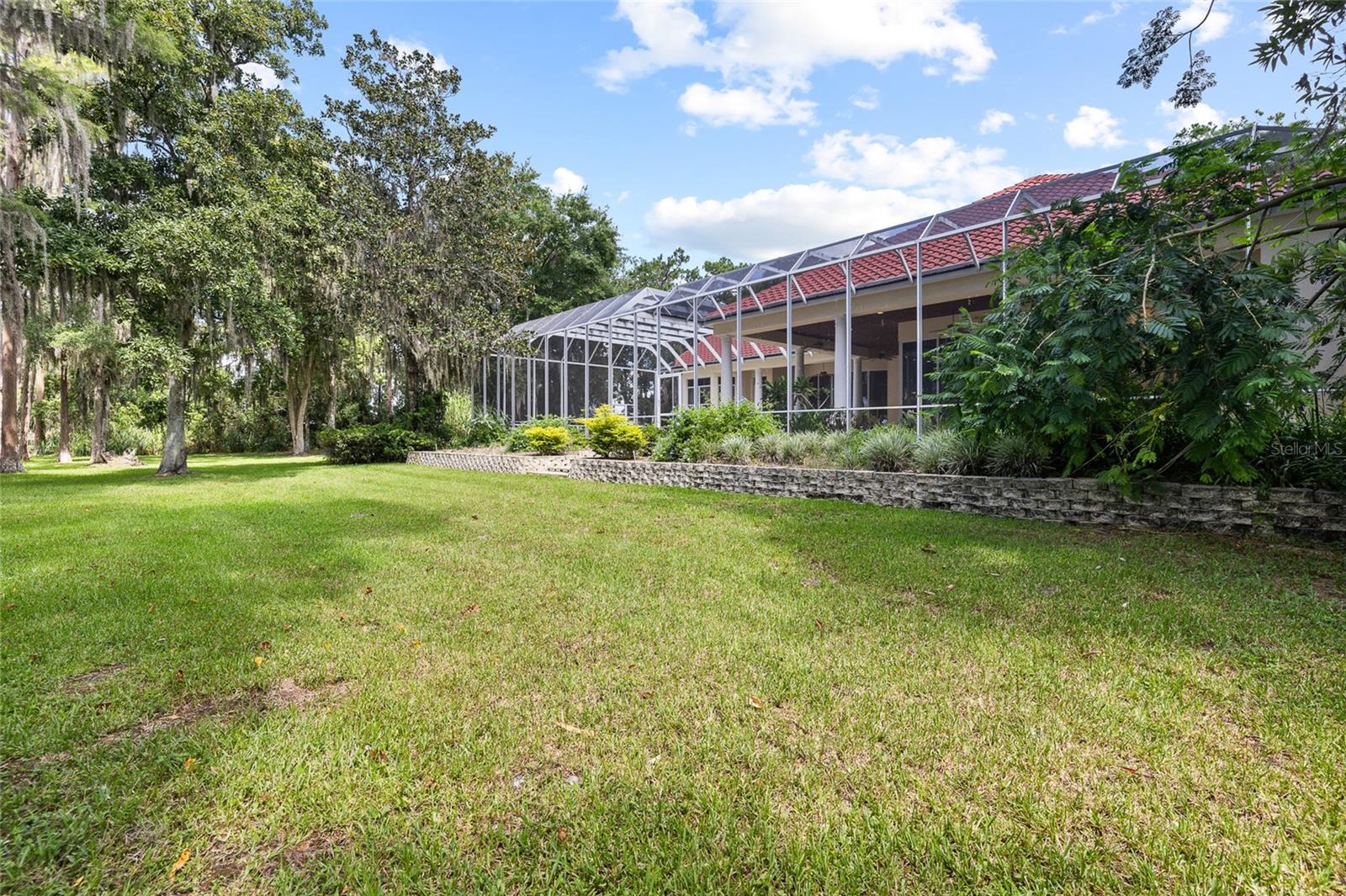 6800 WISTERIA LOOP