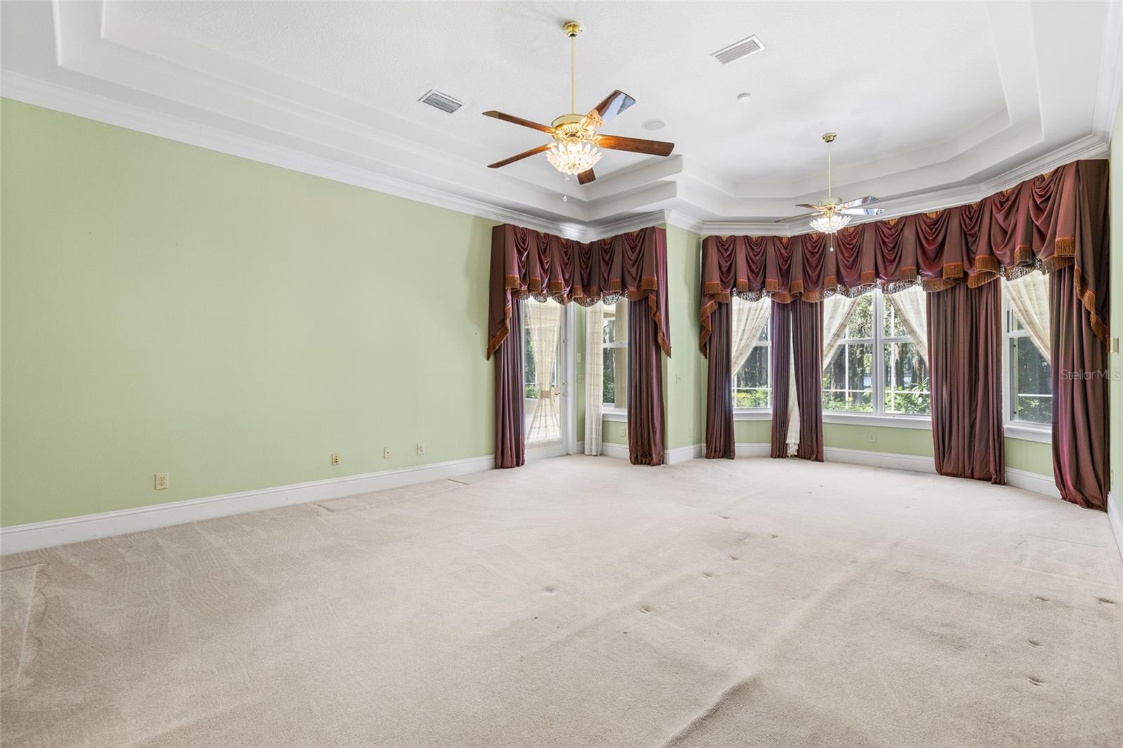 6800 WISTERIA LOOP
