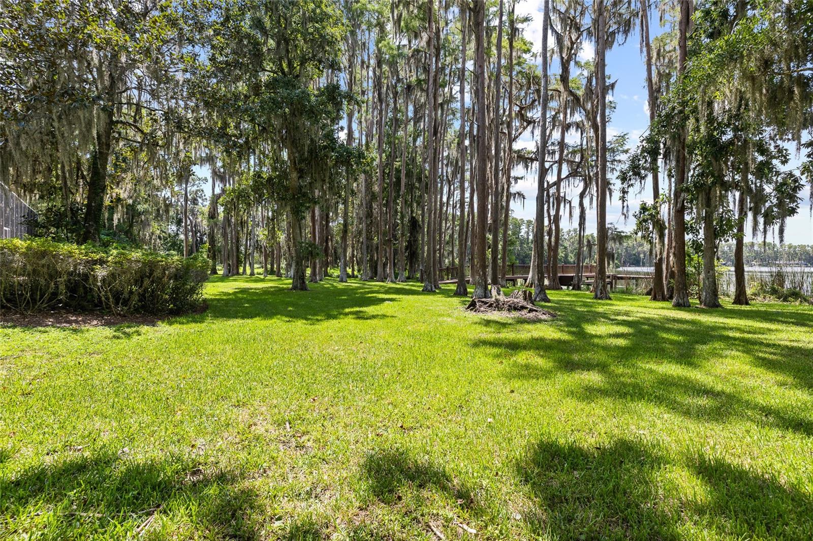 6800 WISTERIA LOOP