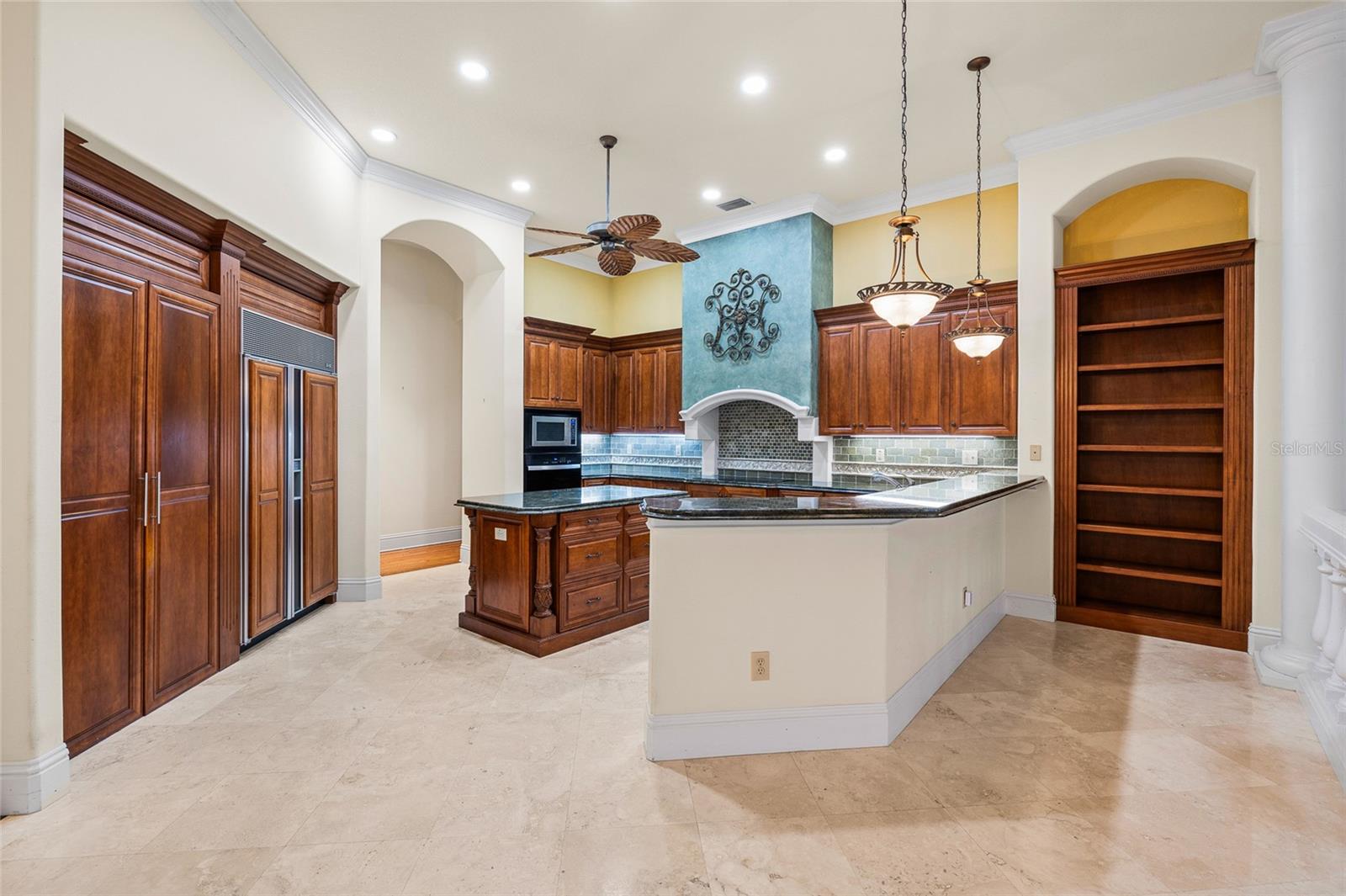 6800 WISTERIA LOOP