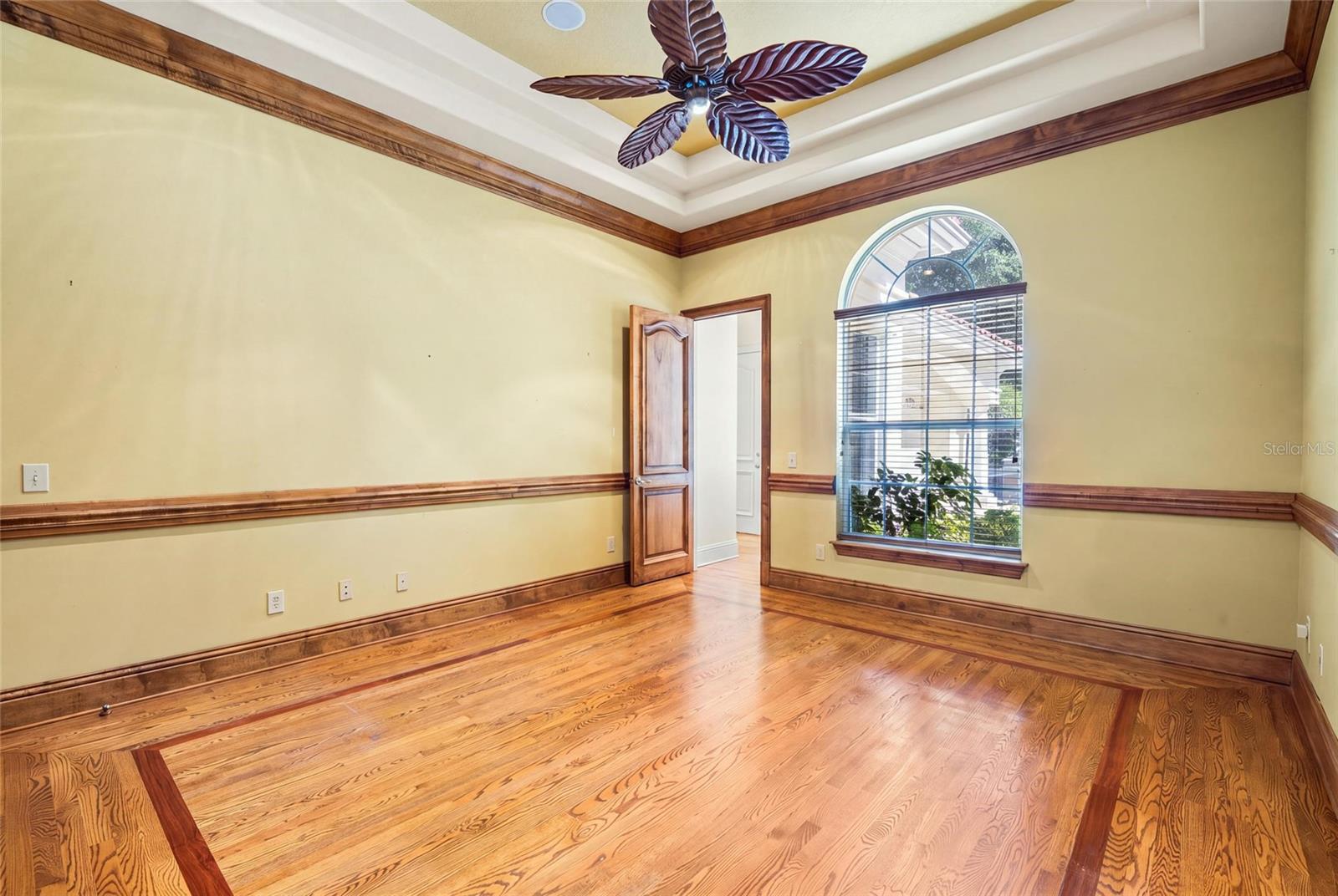 6800 WISTERIA LOOP