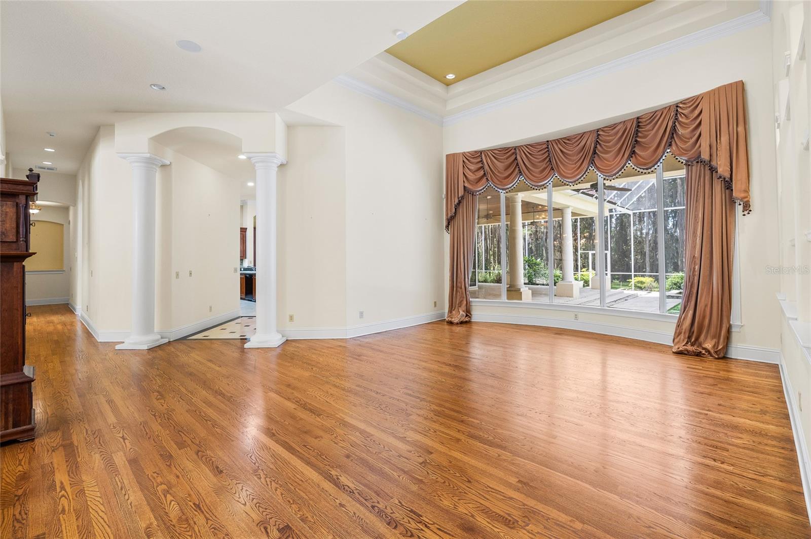 6800 WISTERIA LOOP