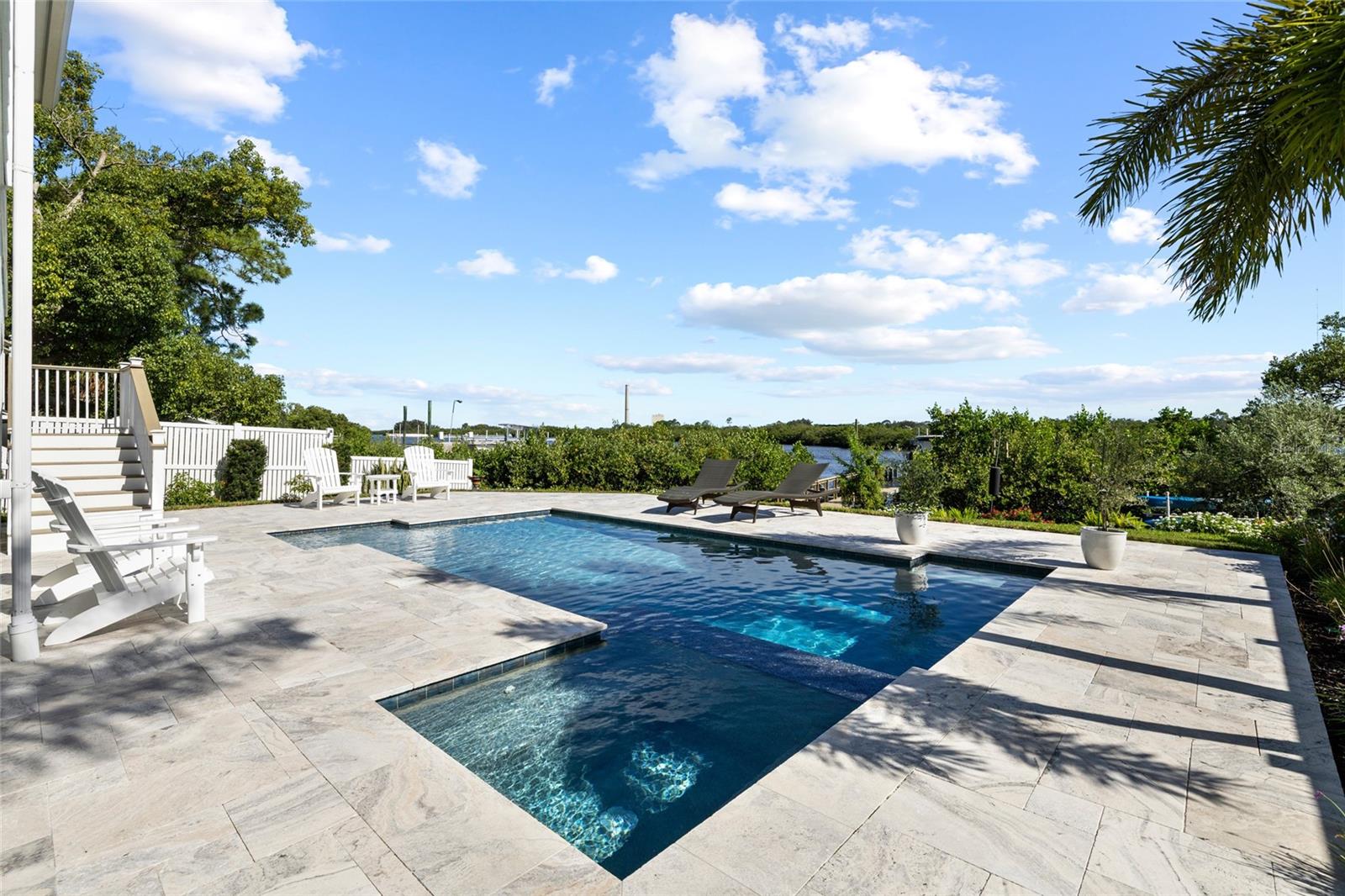 1512 RIVERSIDE DR