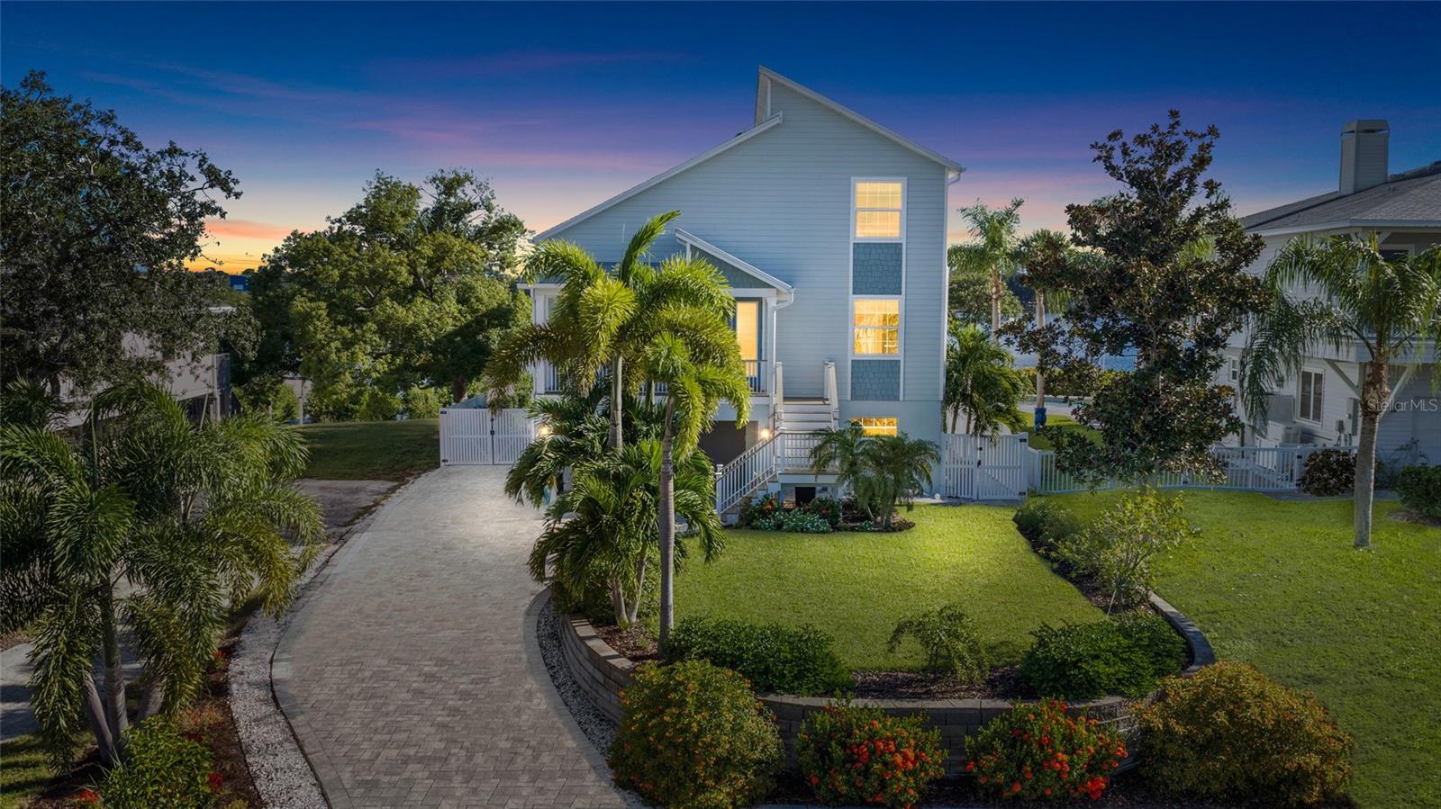 1512 RIVERSIDE DR