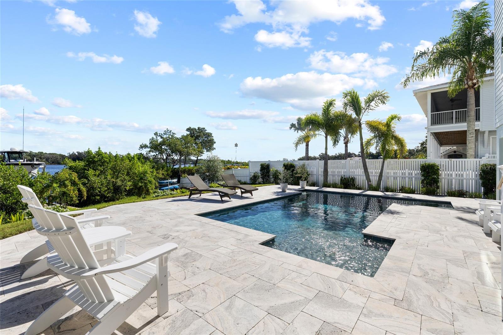 1512 RIVERSIDE DR