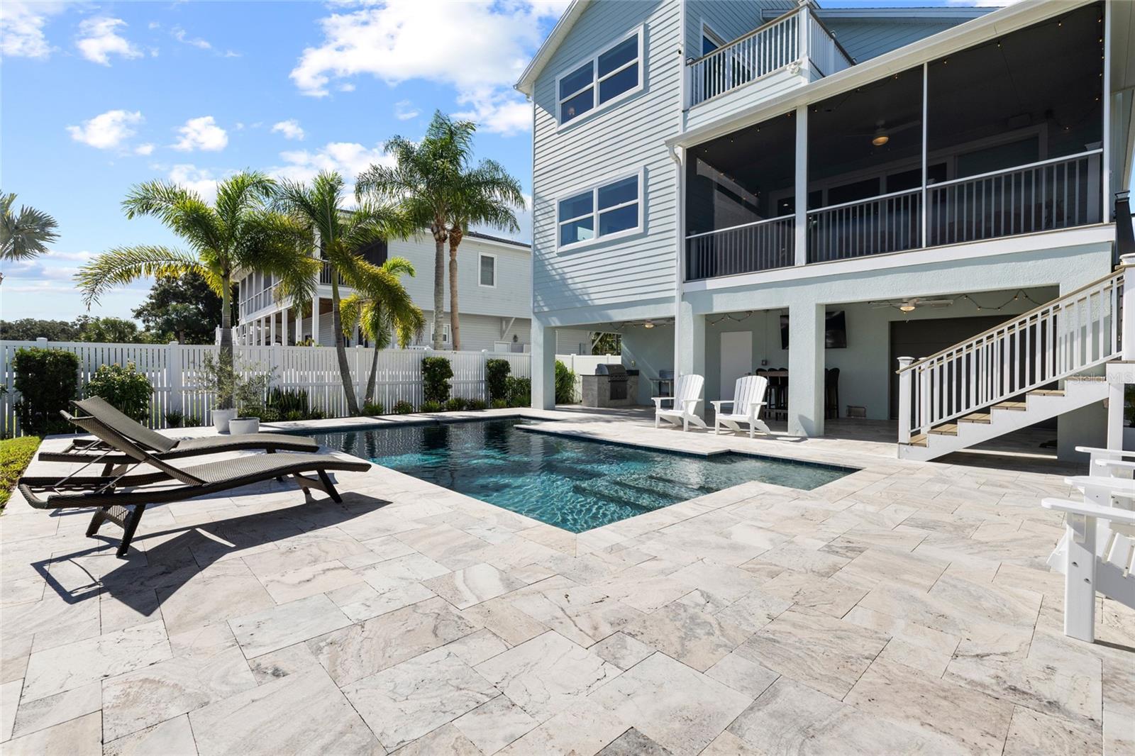 1512 RIVERSIDE DR