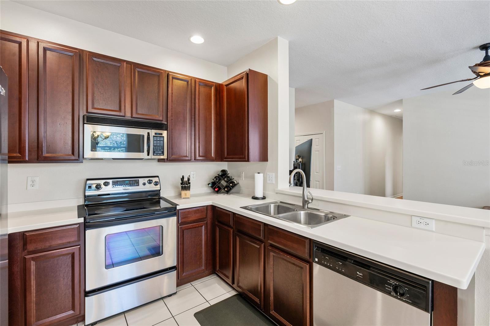 9420 GEORGIAN PARK LN #103