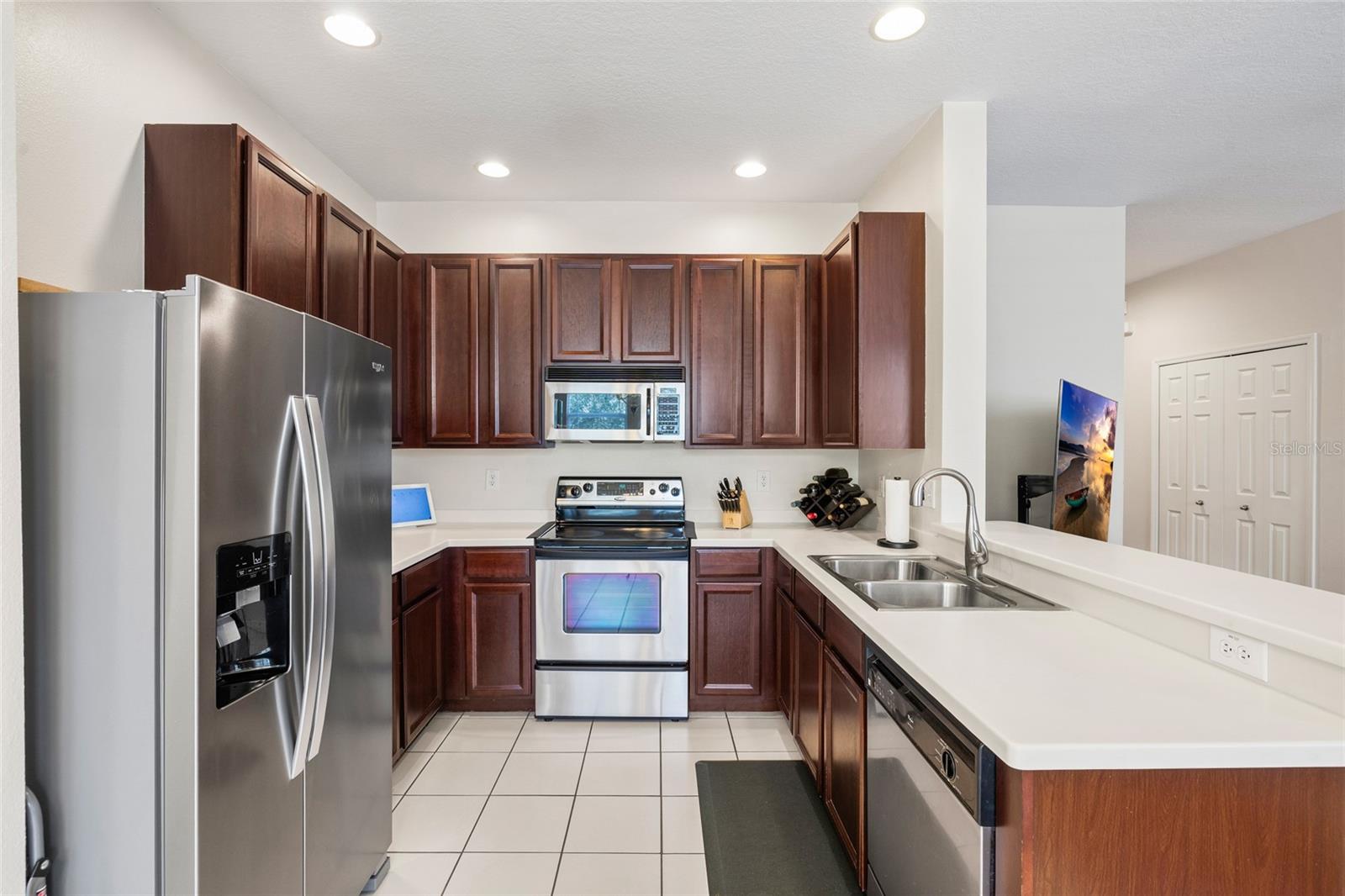9420 GEORGIAN PARK LN #103