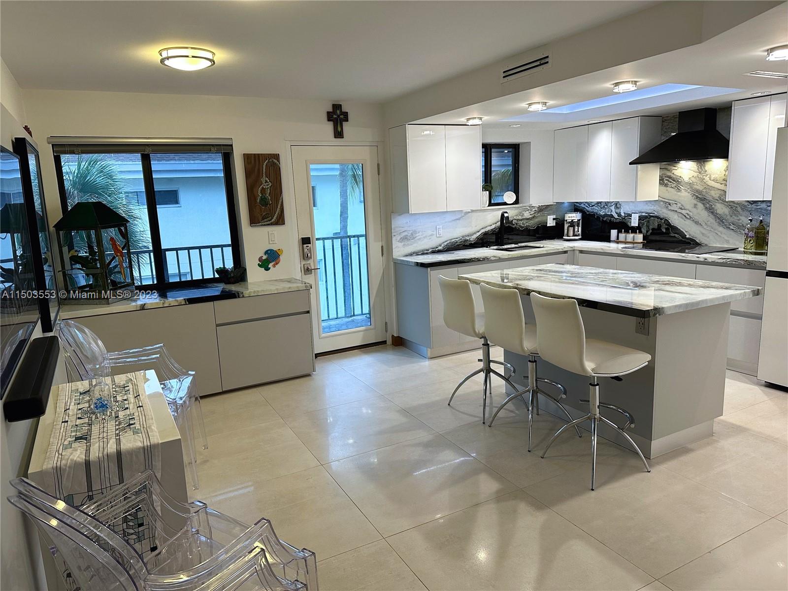 230 N Sunrise Dr # 7