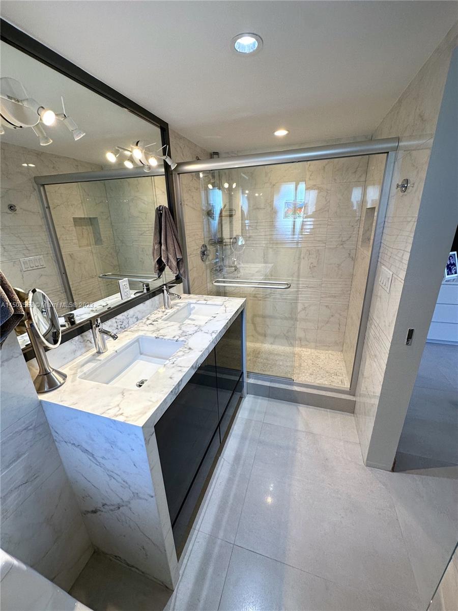230 N Sunrise Dr # 7