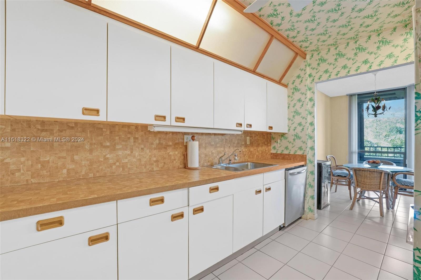 181 Crandon Blvd # 305
