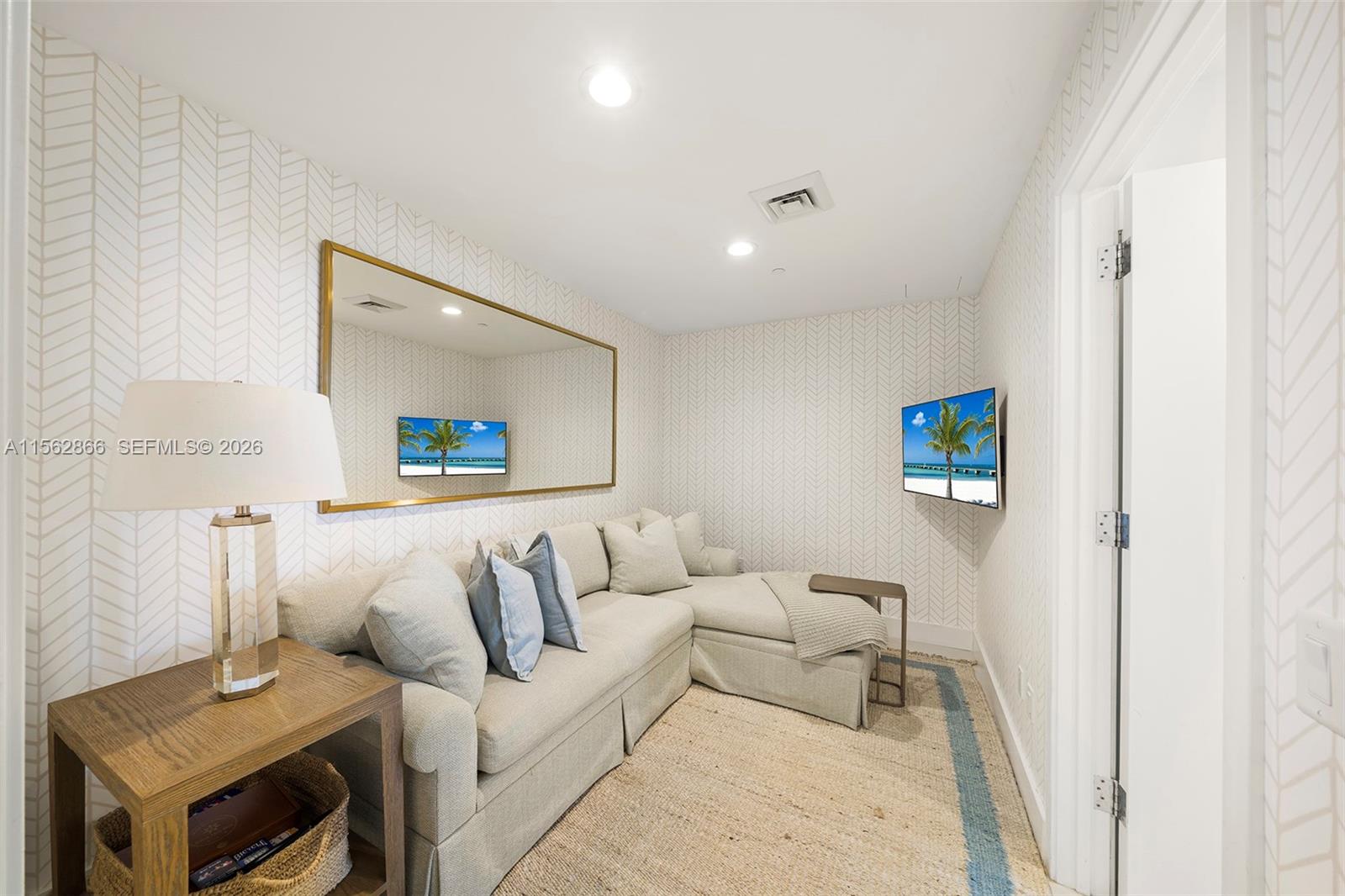 360 Ocean Dr # 905S