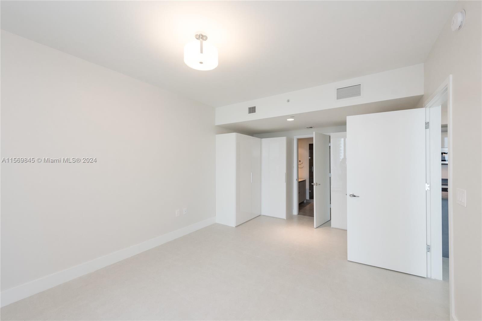 1010 Brickell Ave # 2303