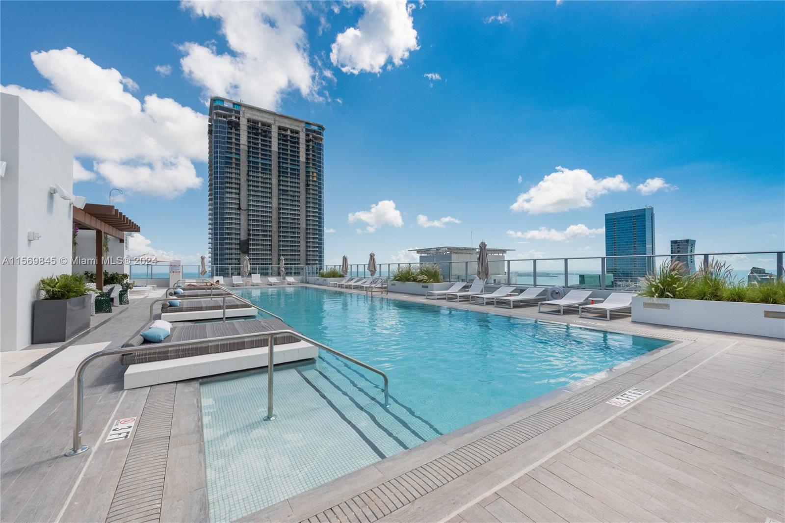 1010 Brickell Ave # 2303