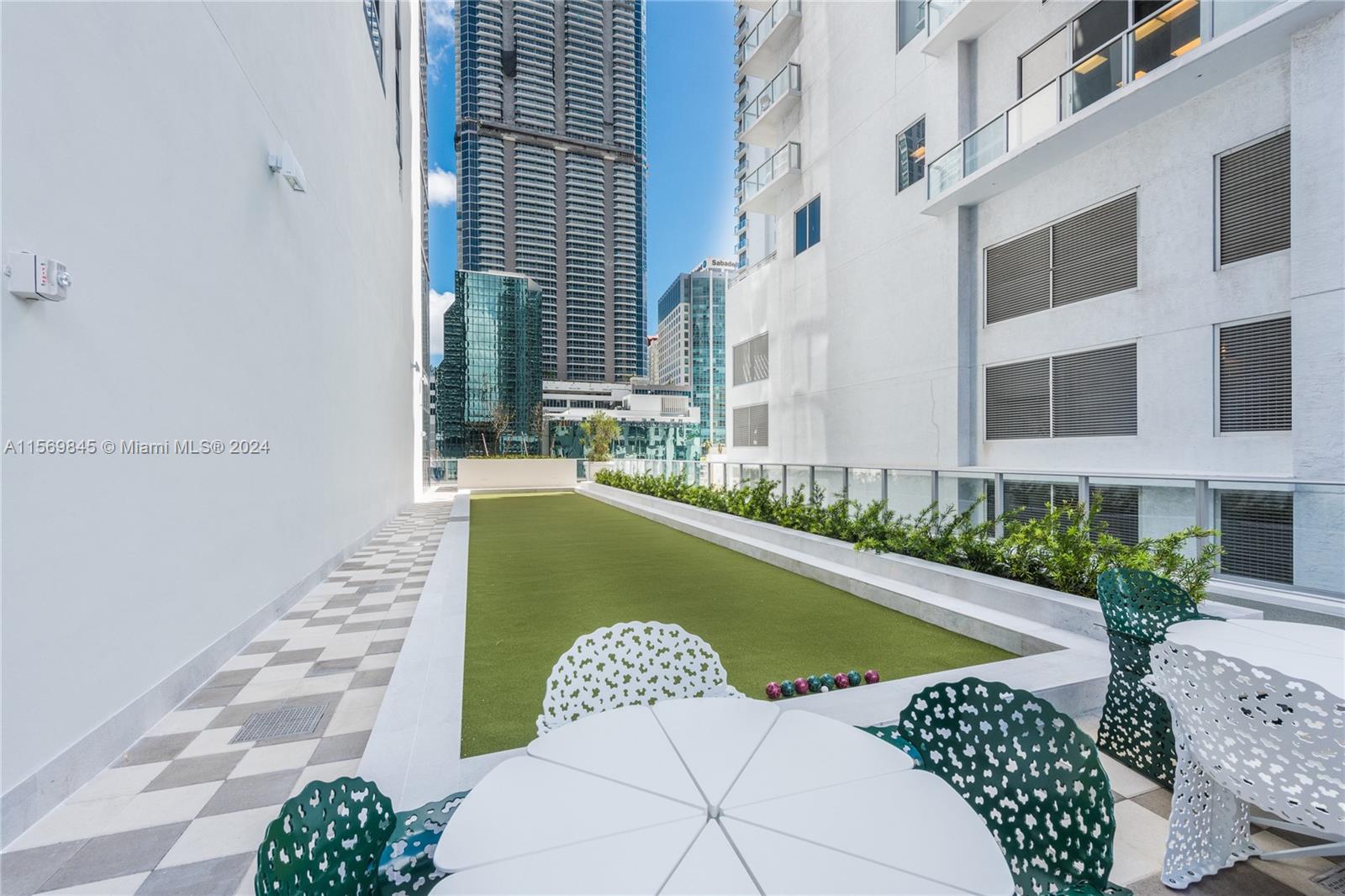 1010 Brickell Ave # 2303