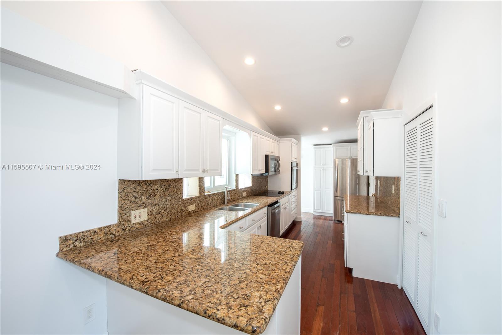 2570 NE 200th St