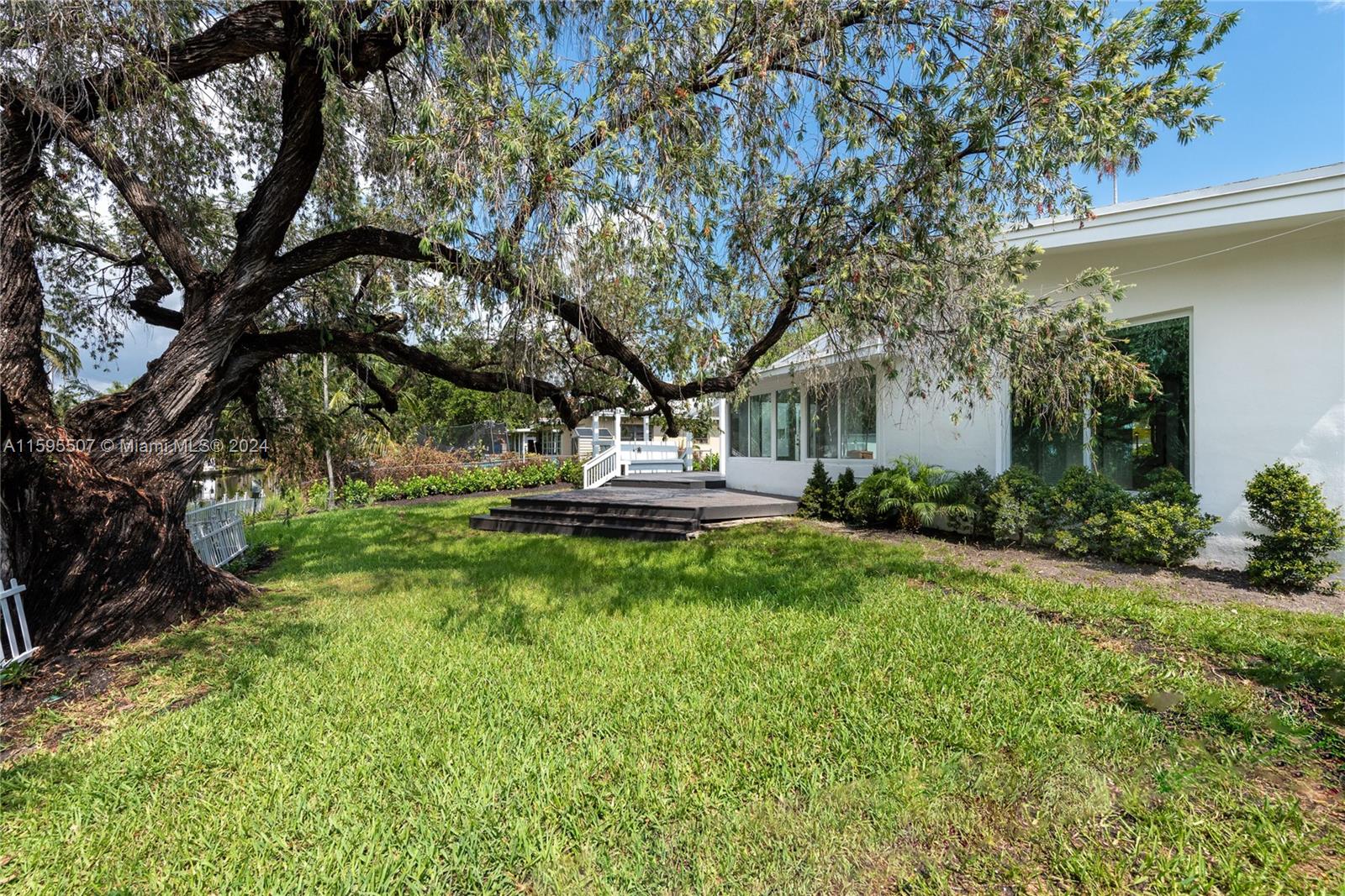 2570 NE 200th St