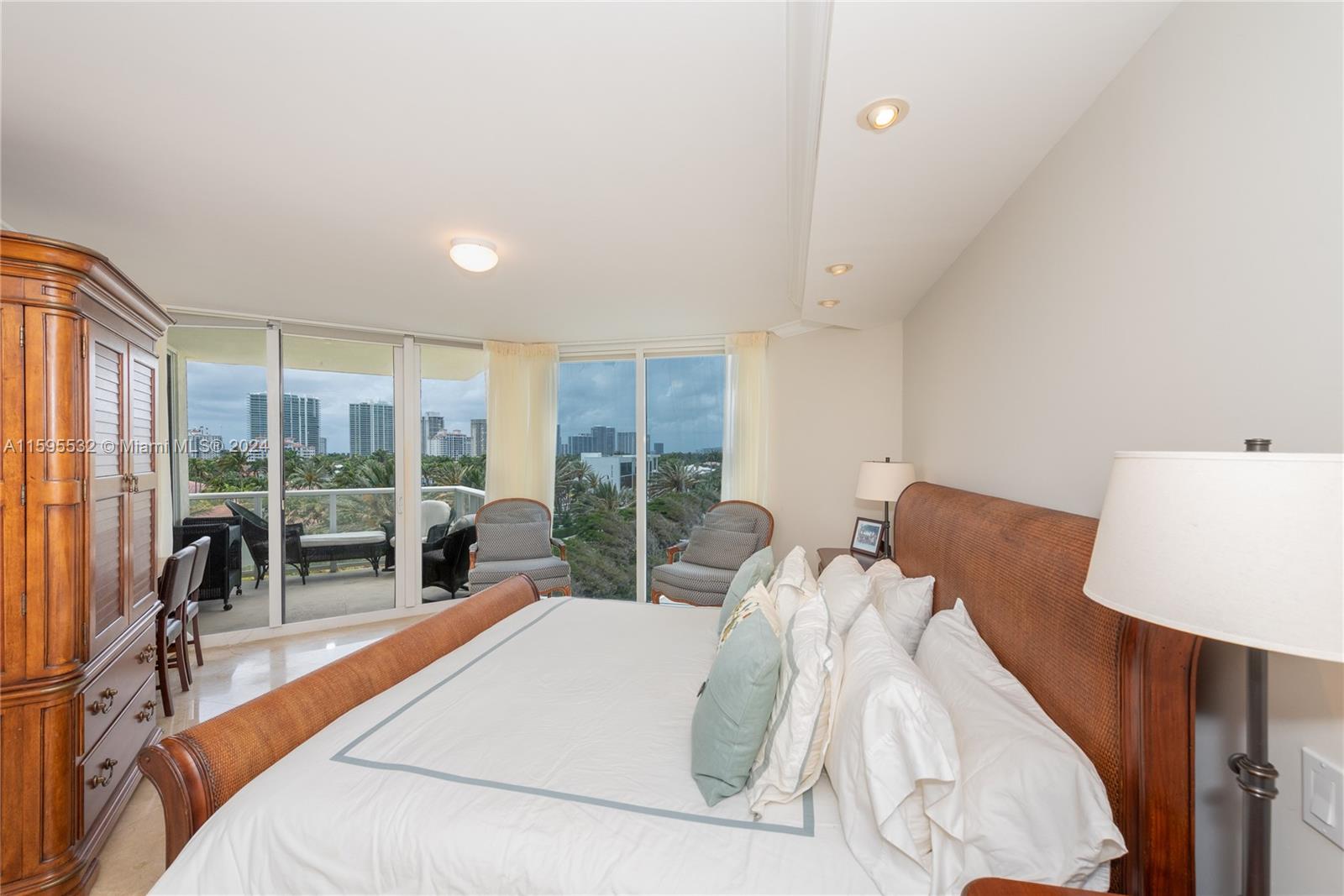 19333 Collins Ave # 604