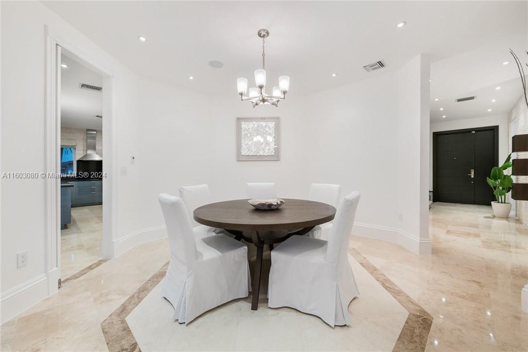265 W Heather Dr