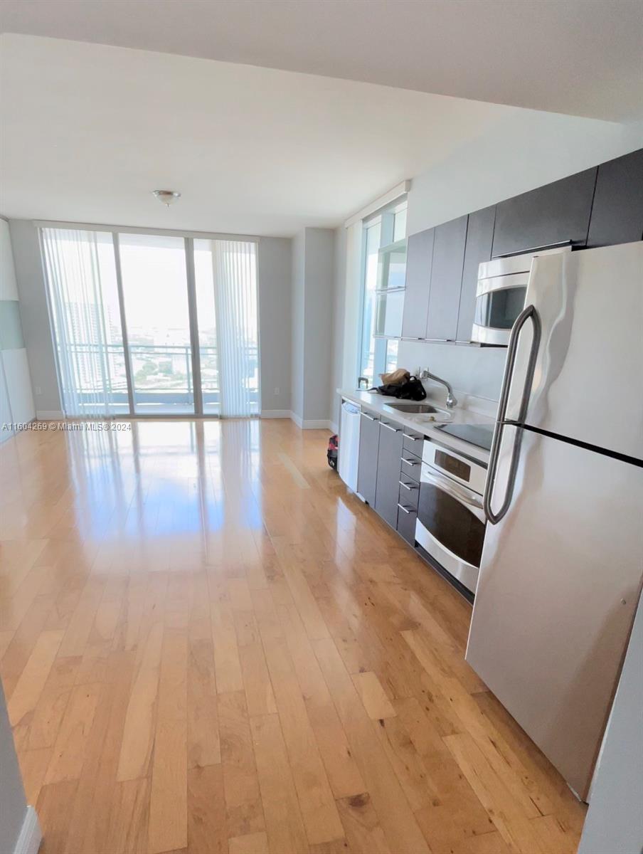 90 SW 3rd St # 2805