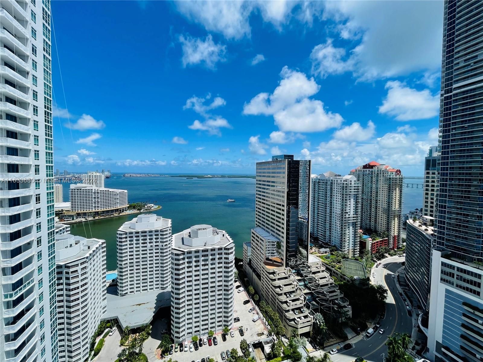 951 Brickell Ave # 3302