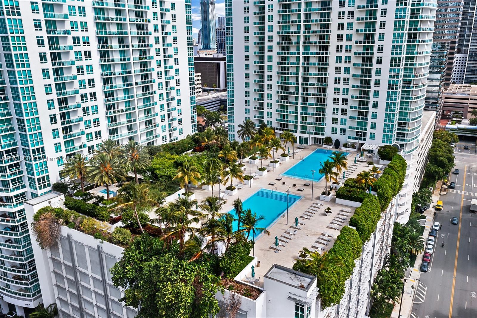 951 Brickell Ave # 3302