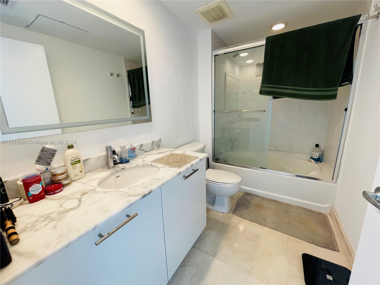 951 Brickell Ave # 3302