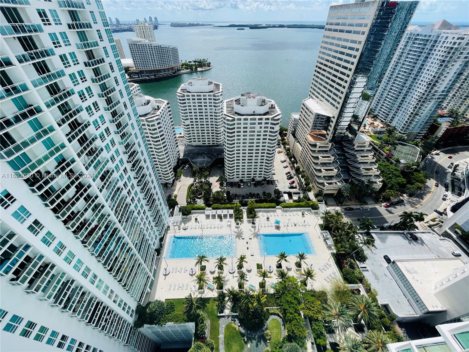 951 Brickell Ave # 3302