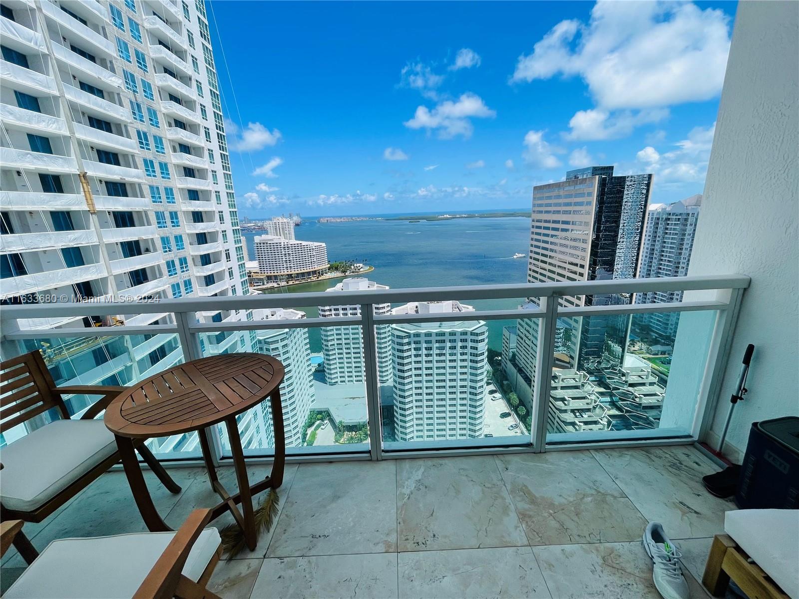 951 Brickell Ave # 3302