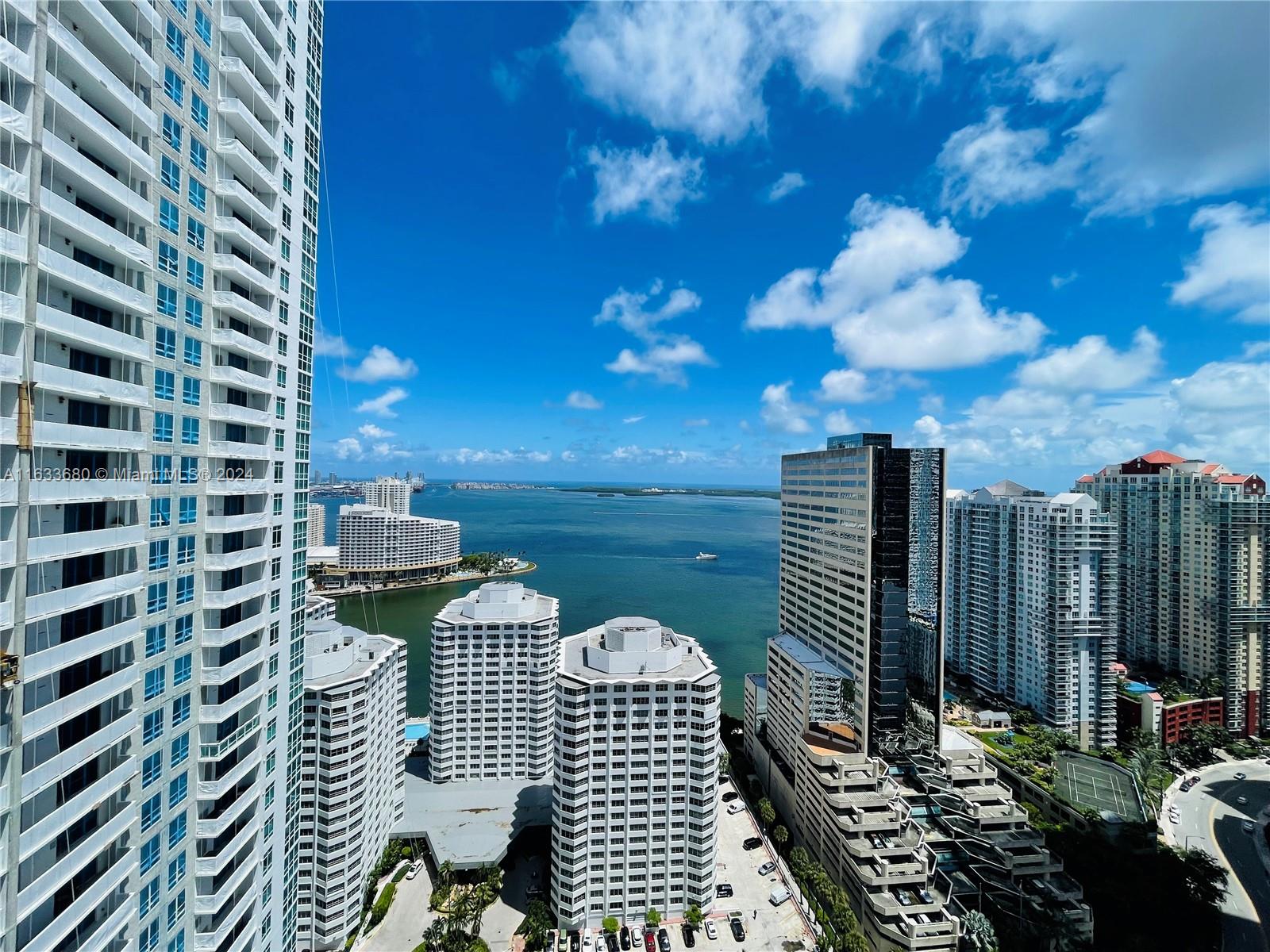 951 Brickell Ave # 3302