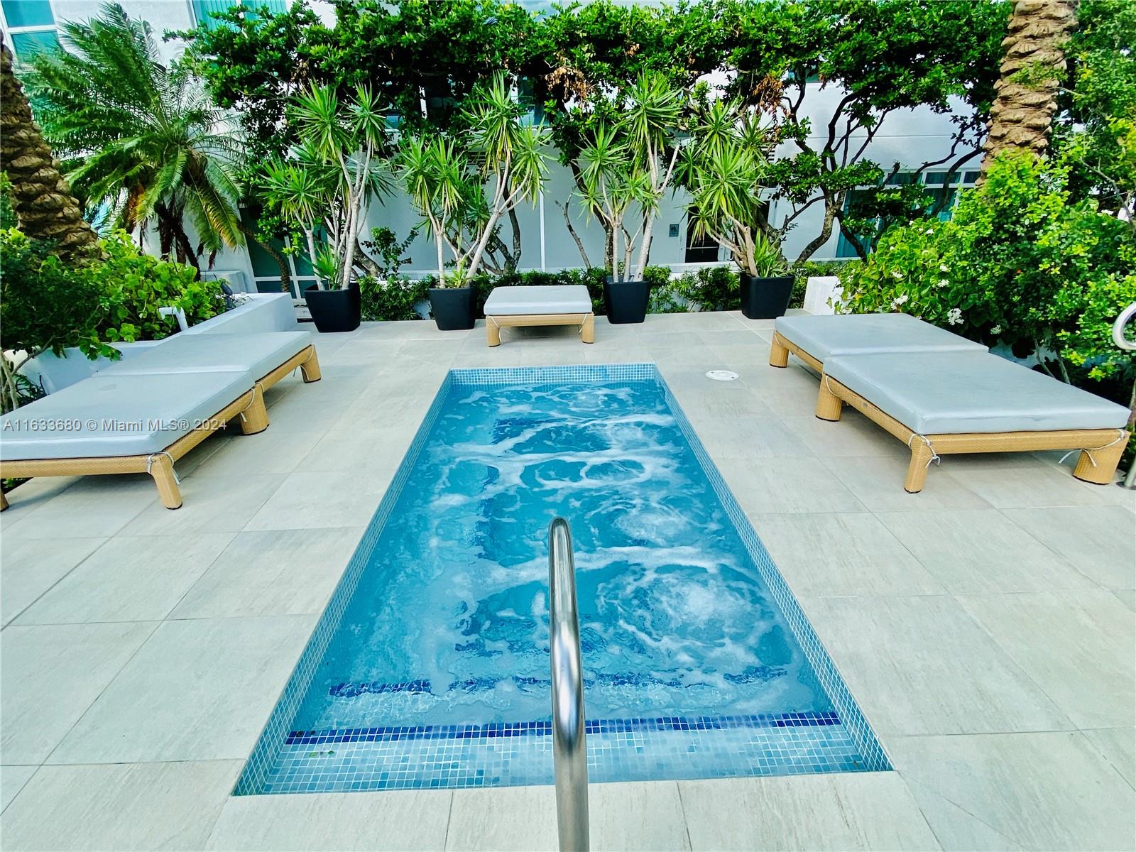 951 Brickell Ave # 3302