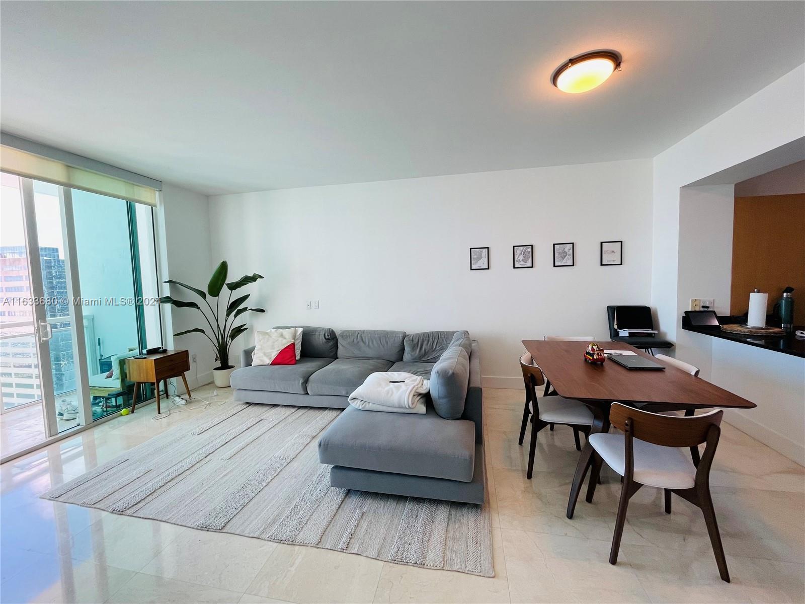 951 Brickell Ave # 3302