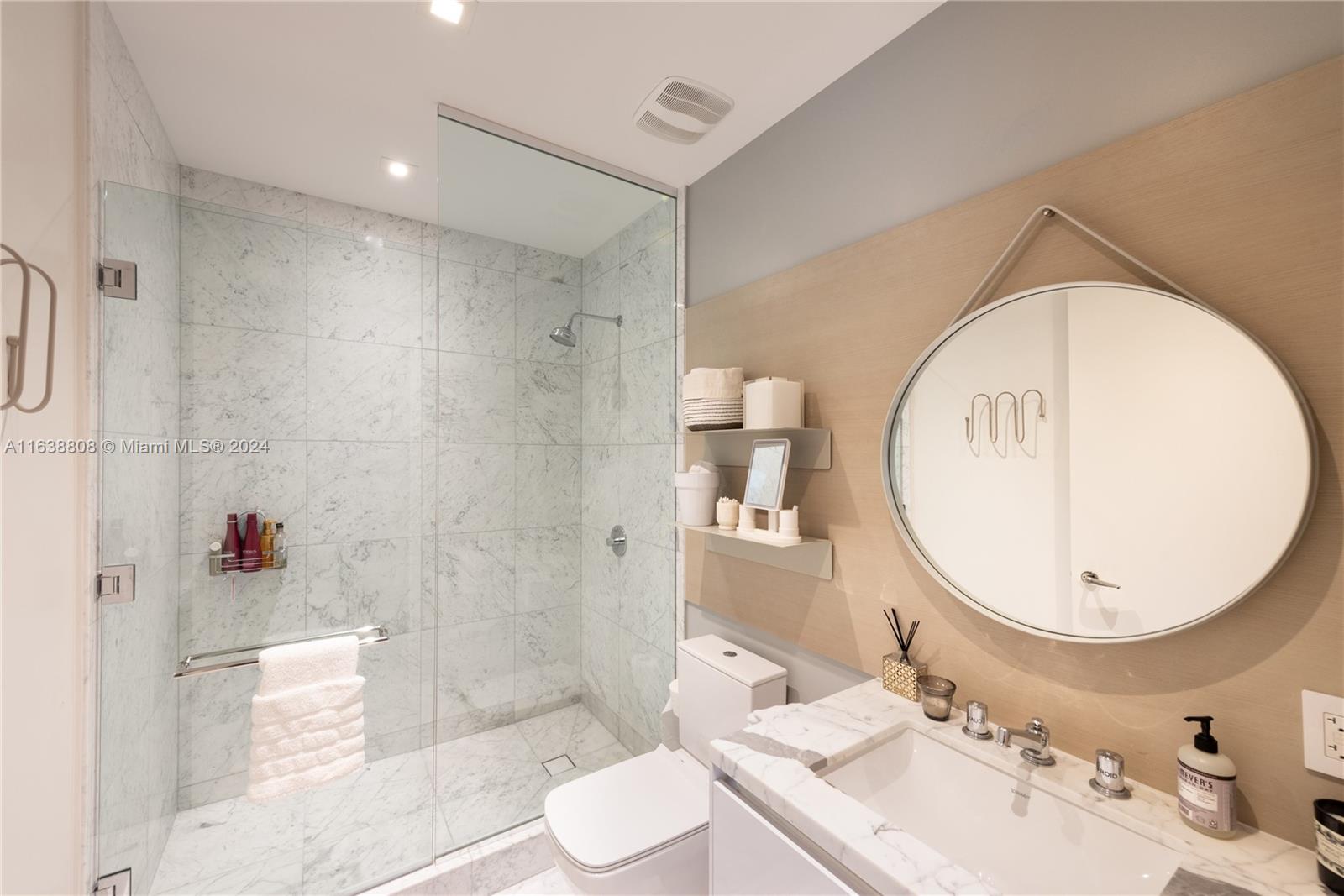16901 Collins Ave # 2404
