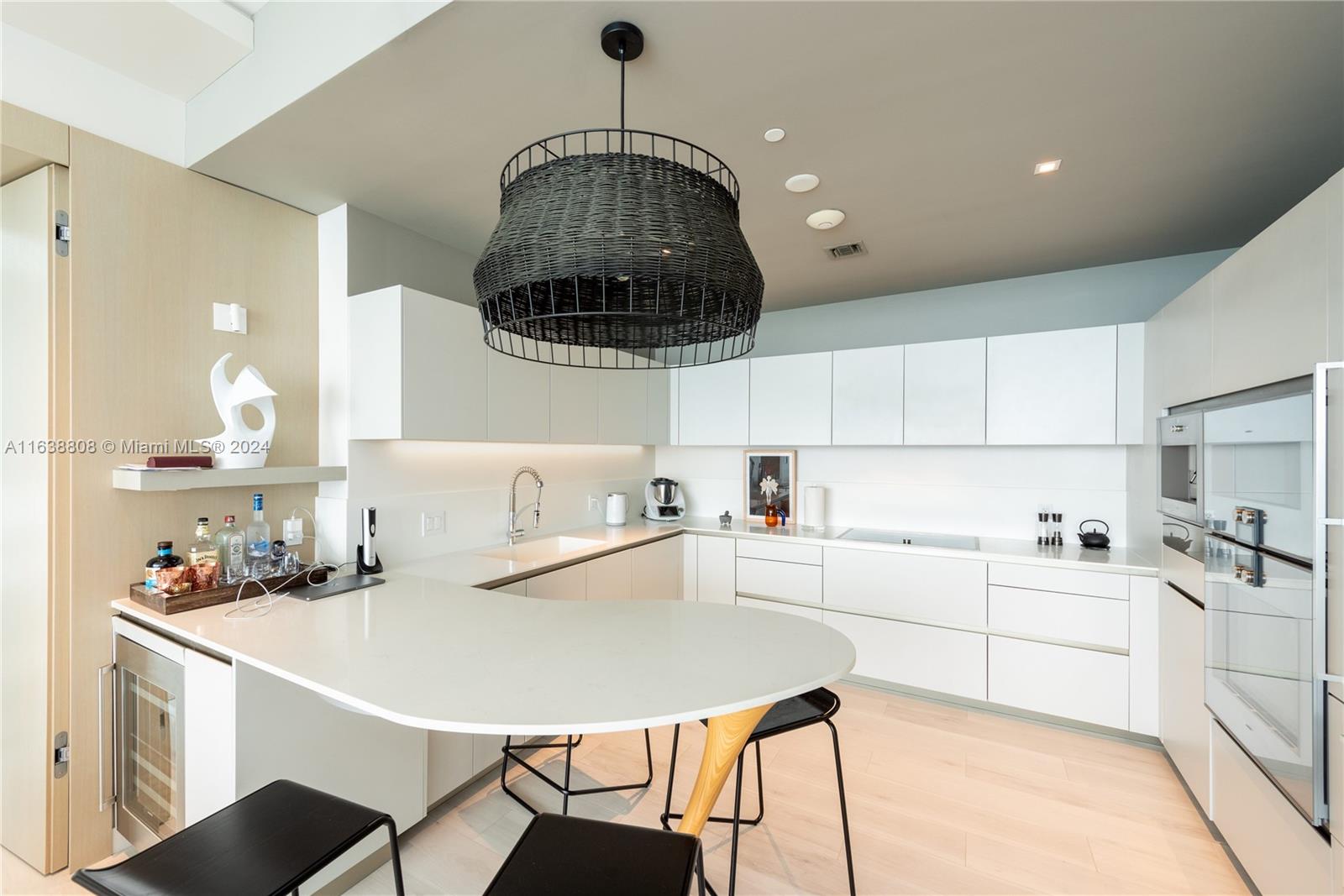 16901 Collins Ave # 2404
