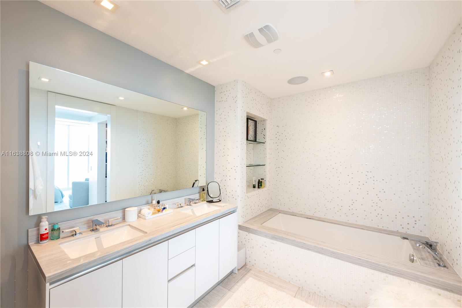 16901 Collins Ave # 2404