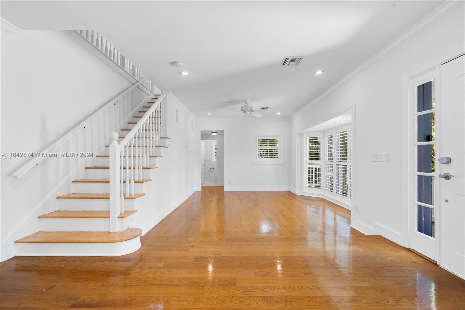 630 Warren Ln