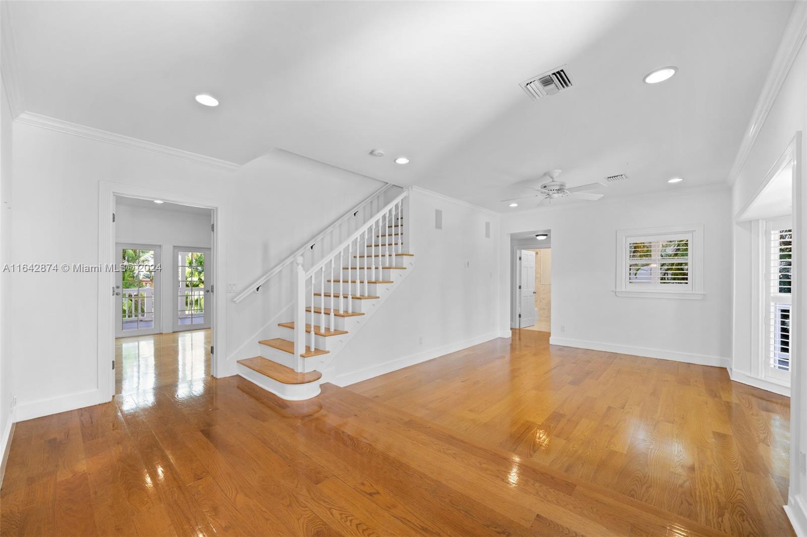 630 Warren Ln
