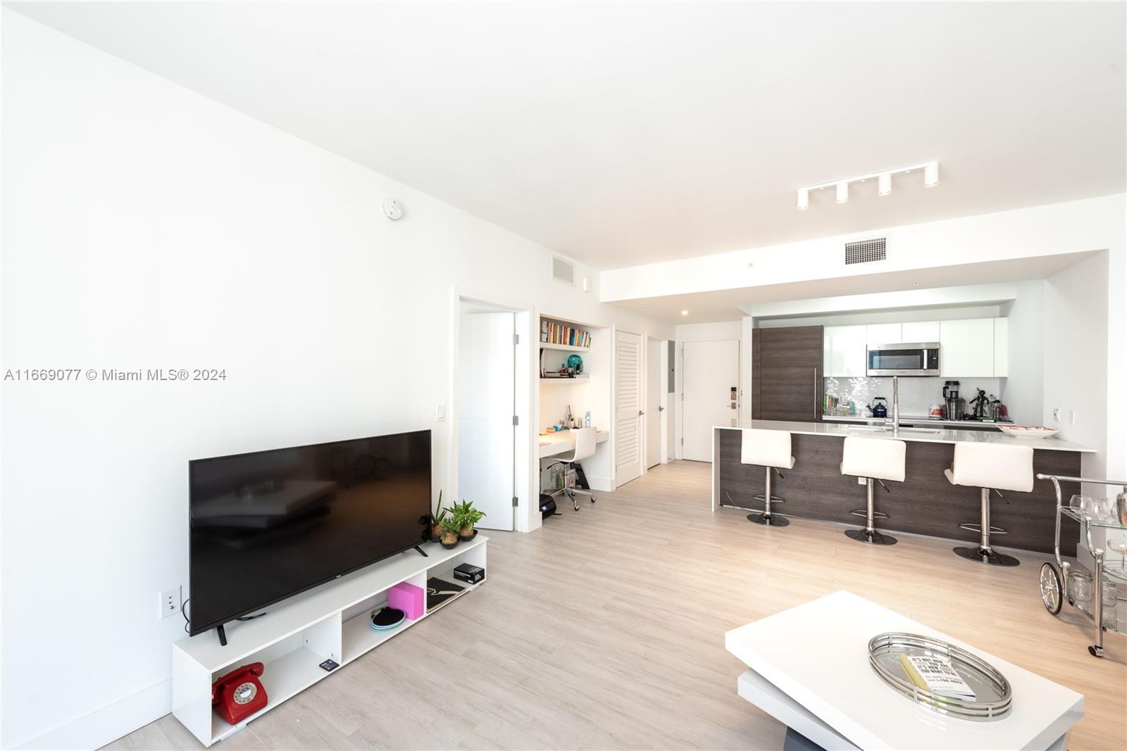 301 Altara Ave # 808