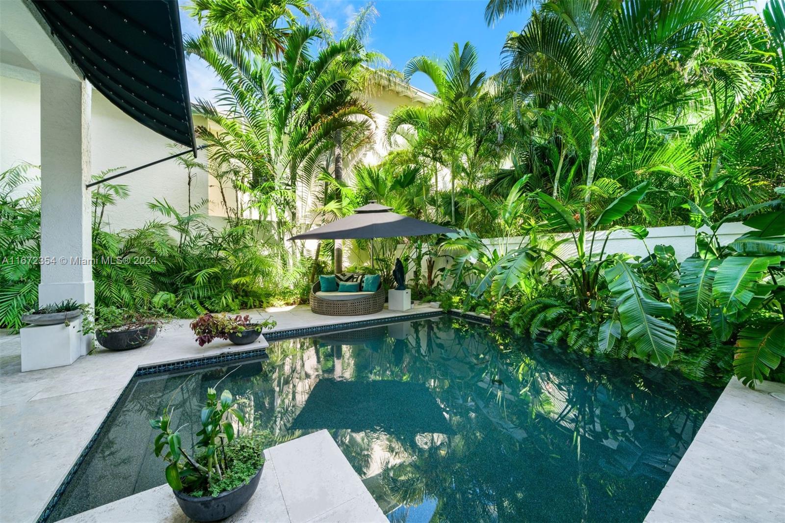 10 Coconut Lane