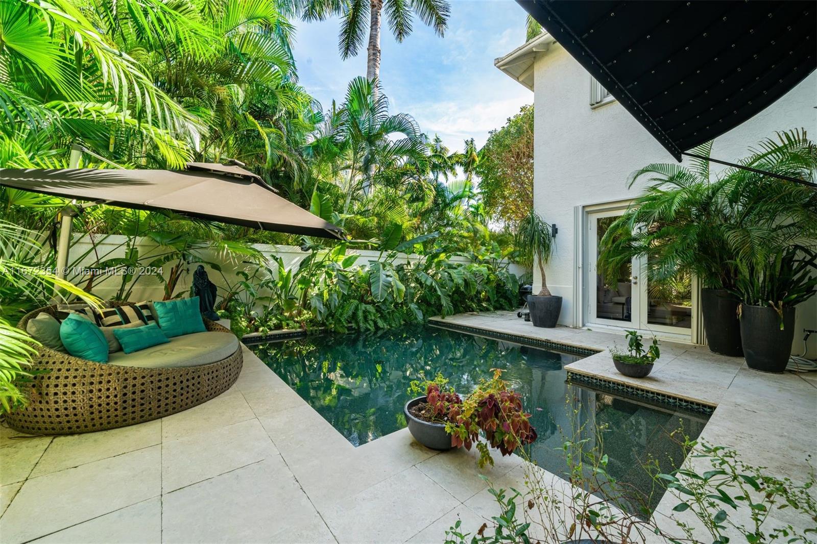 10 Coconut Lane