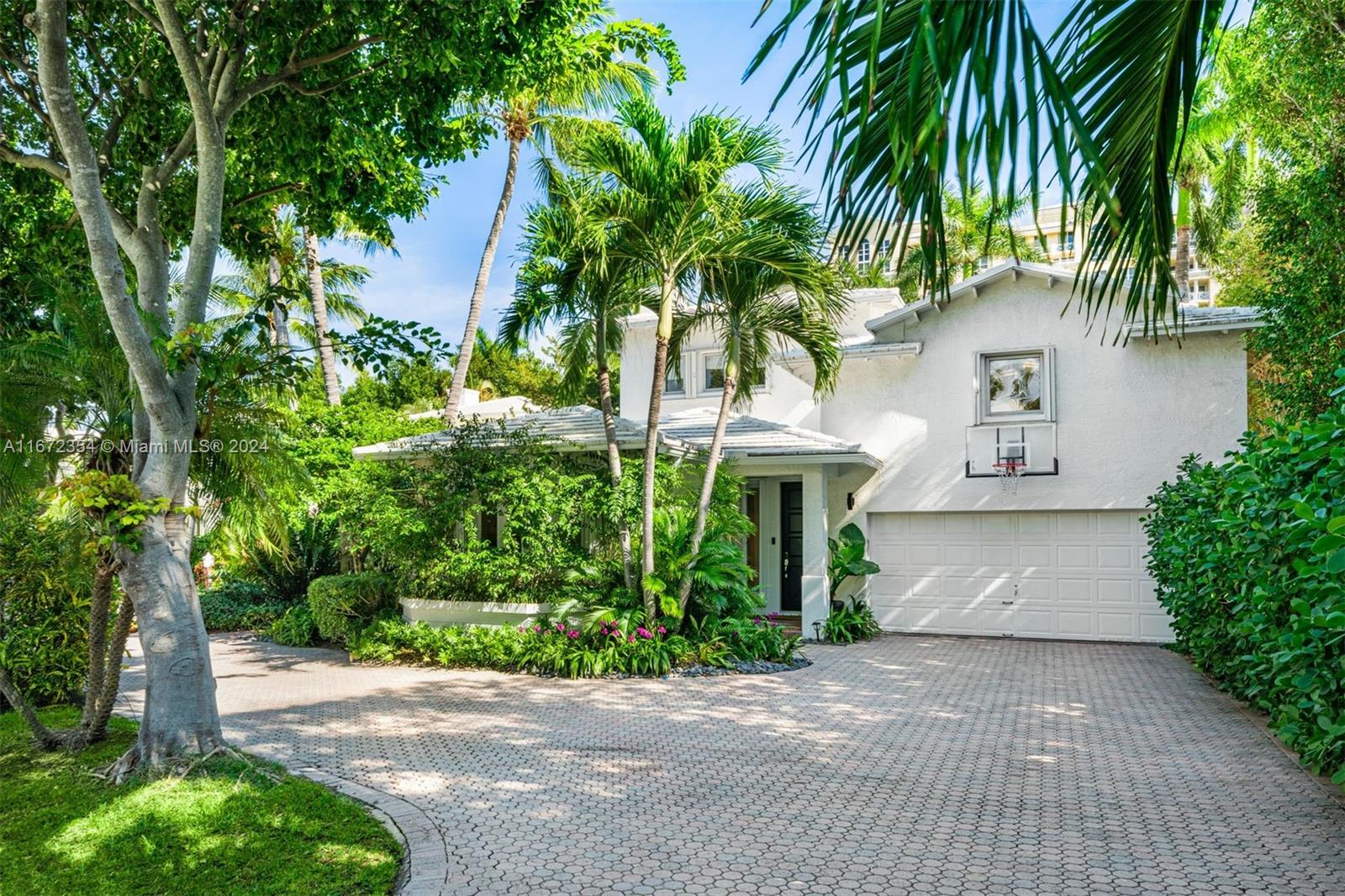 10 Coconut Lane
