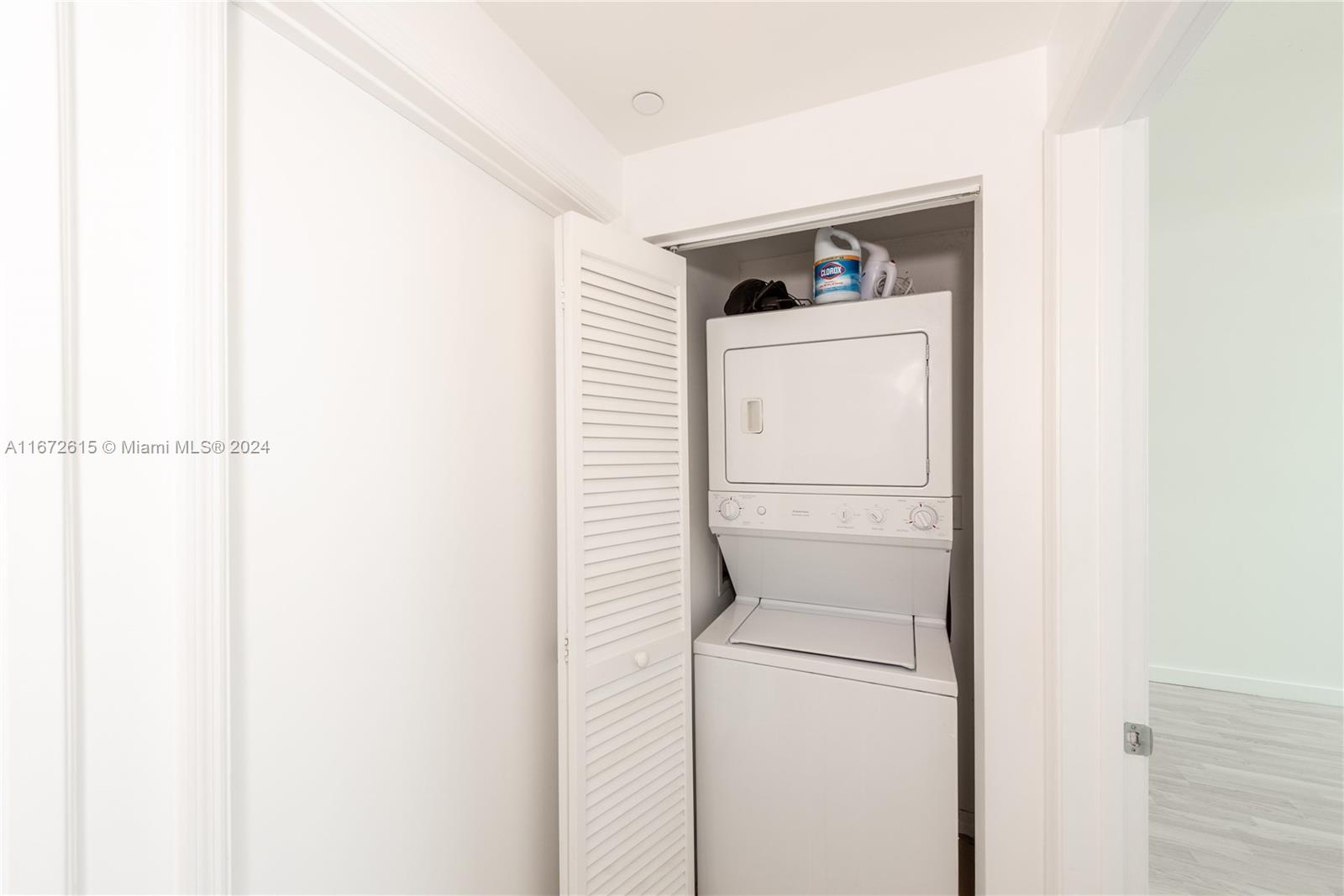 950 Brickell Bay Dr # 2408